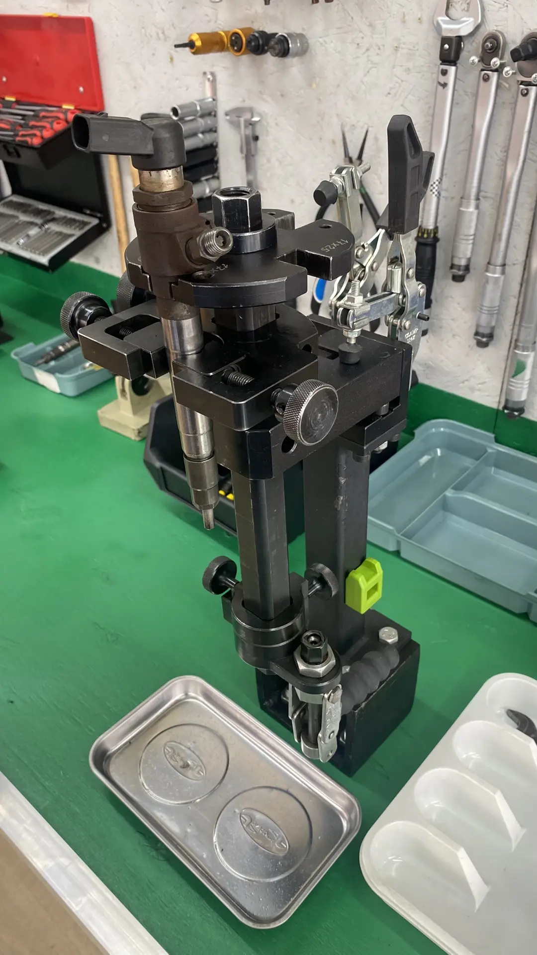 Стапель для сборки форсунок